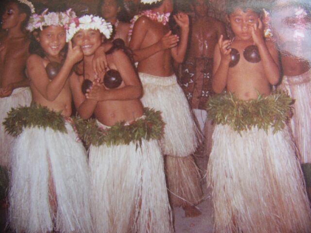 GIRL DANCERS